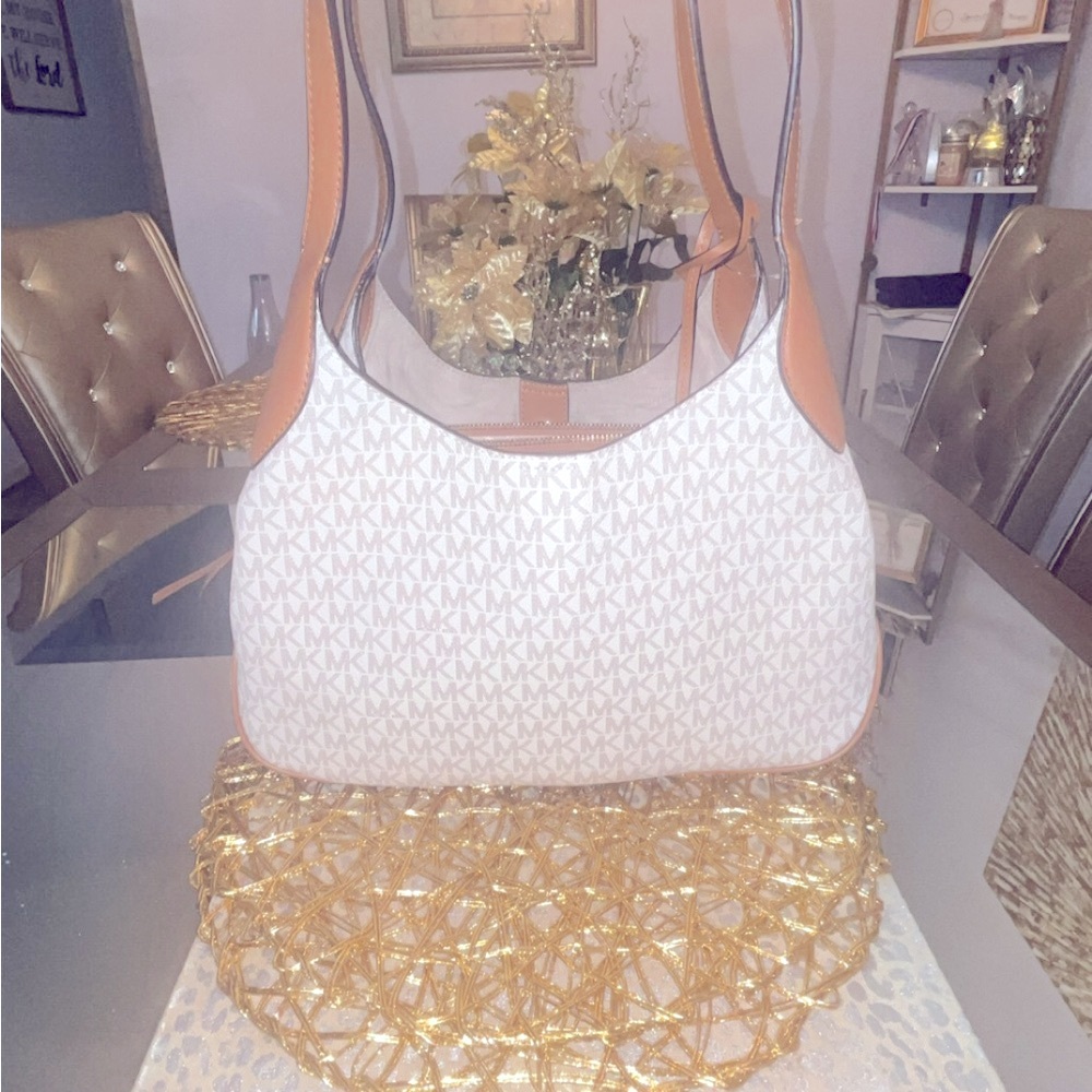 Brand New Cream Textured Micheal Kors Bag with Gold Hardware, tags attached